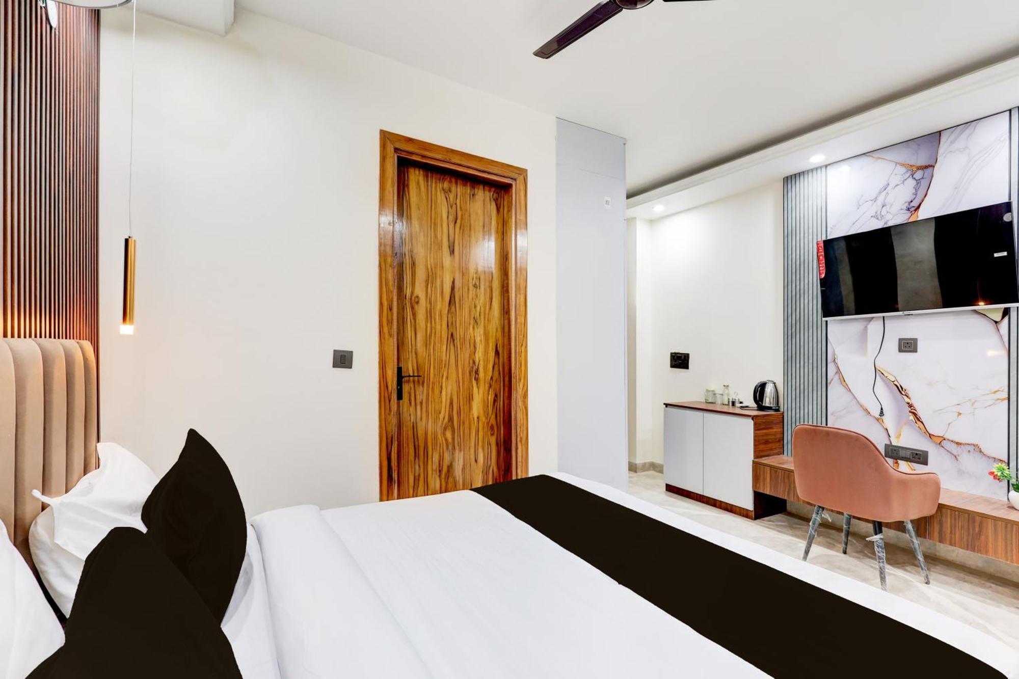 Super Hotel O Sector 43 Gurgaon Esterno foto