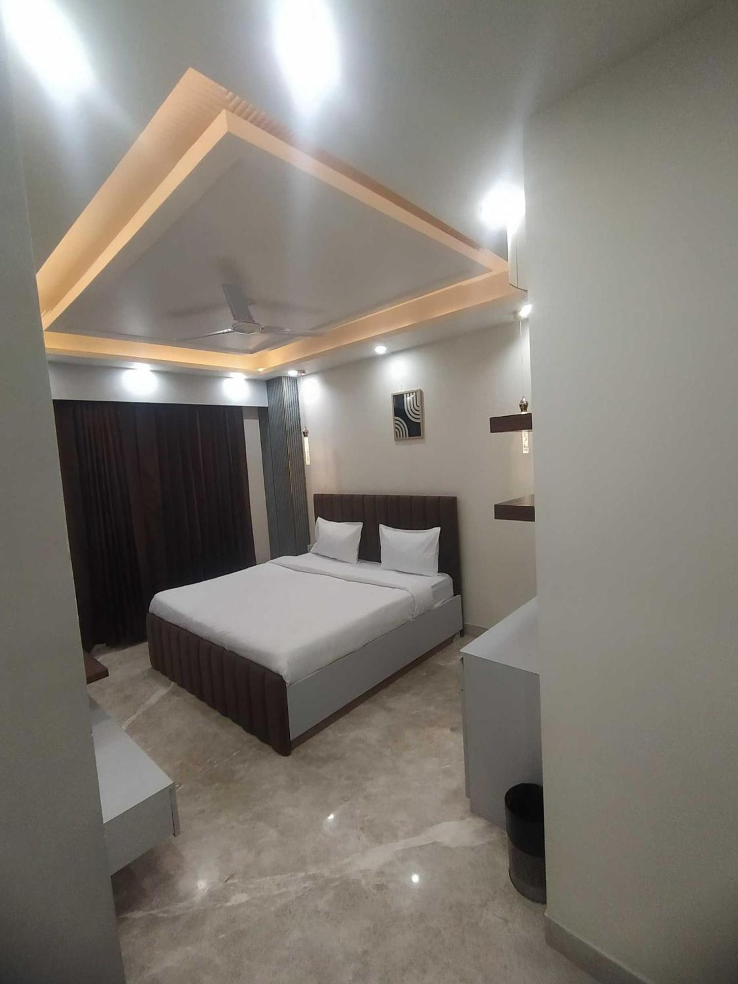 Super Hotel O Sector 43 Gurgaon Esterno foto