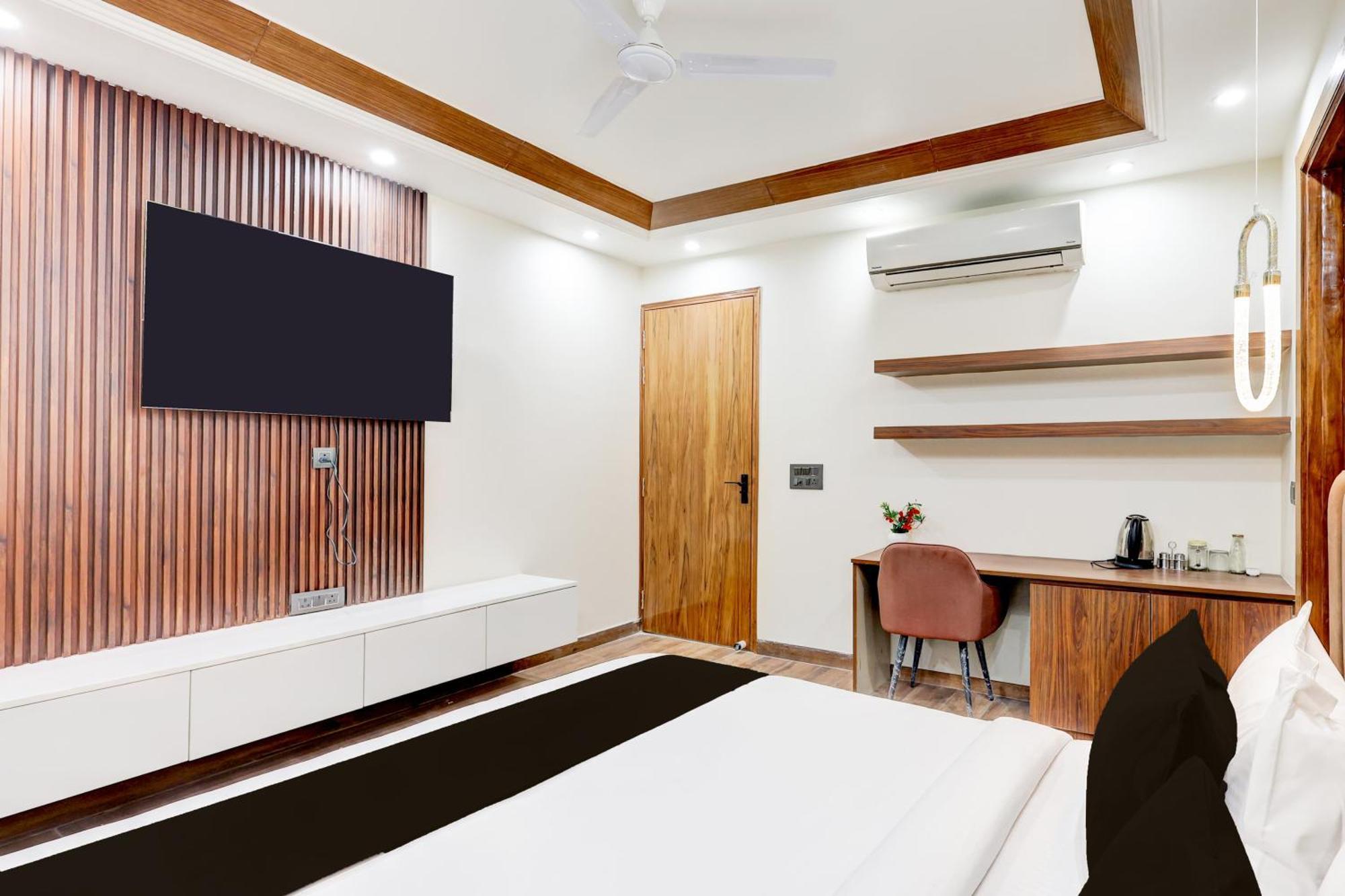 Super Hotel O Sector 43 Gurgaon Esterno foto